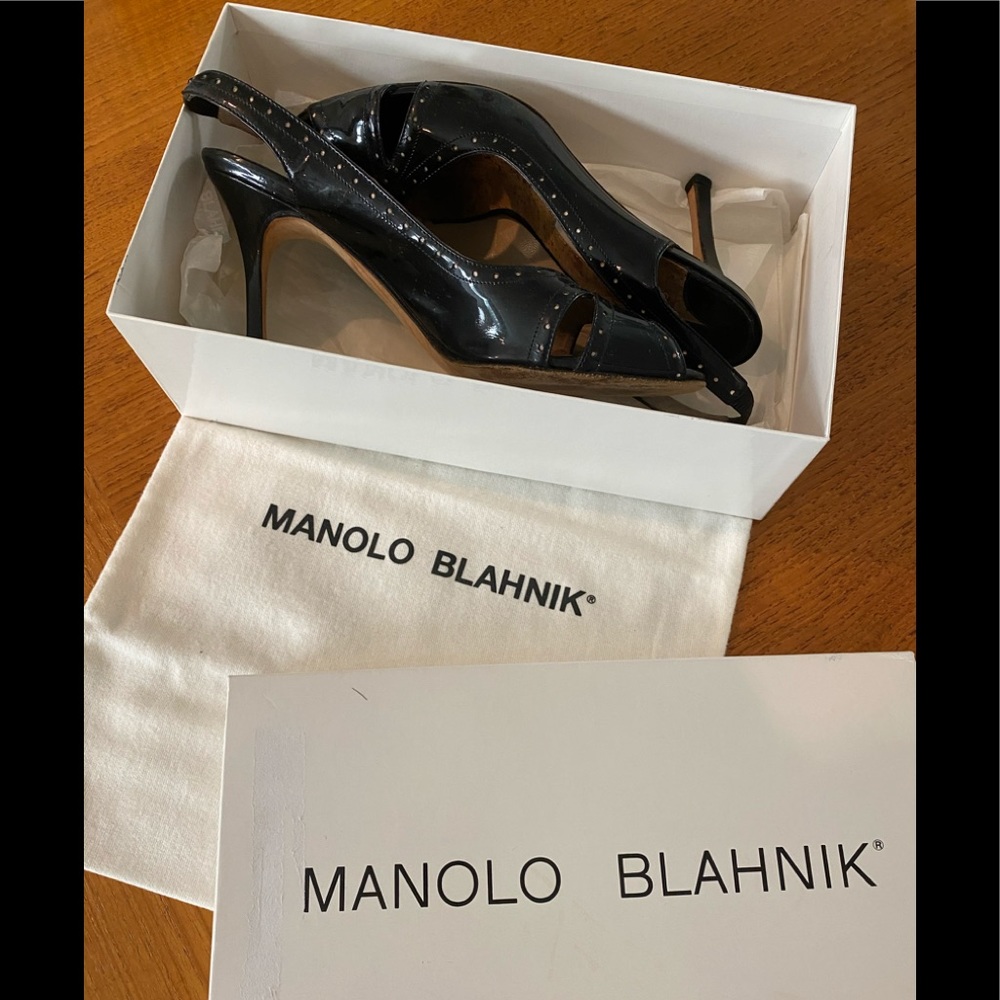 Gorgeous Manolo Blahnik patent leather black heels